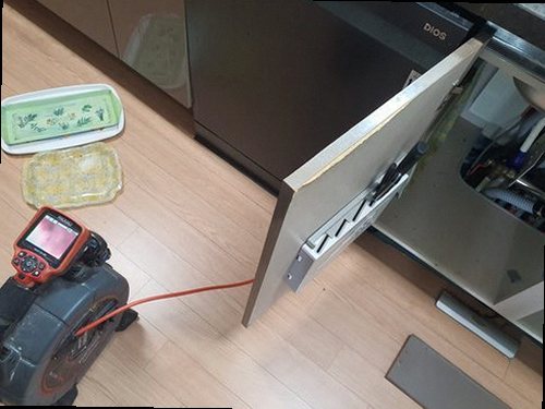 부산 강서구 신호동 하수구막힘 세면대 배수 상태와 연결 부위 점검 모습